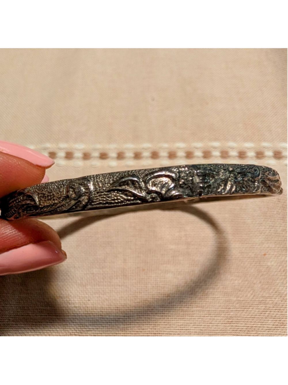 Vintage 925 Sterling Silver Floral Repousse Bangle Bracelet Oxidized Scroll 18g - Picture 5 of 6